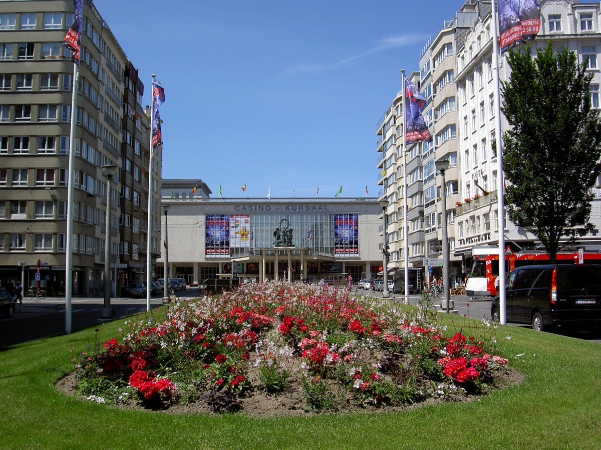 Ostende, Casino und Kursaal, erbaut 1950 durch Leon Stynen am Ende des Leopold II Blvd., grte Casino in Europa (02.07.2014)