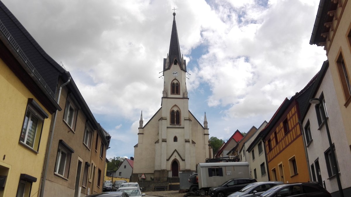 Osterfeld. Kirche der Stadt Osterfeld im Burgenlandkreis. Foto vom 01.05.2020.