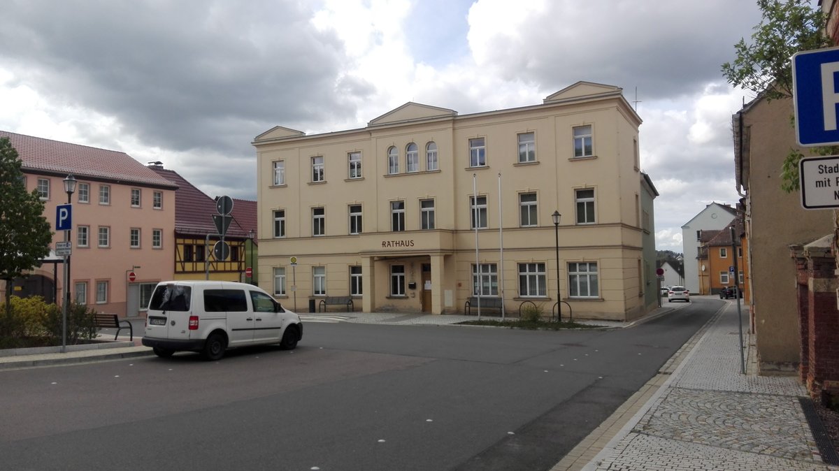 Osterfeld. Rathaus in Osterfeld im Burgenlandkreis. Aufgenommen am 01.05.2020.