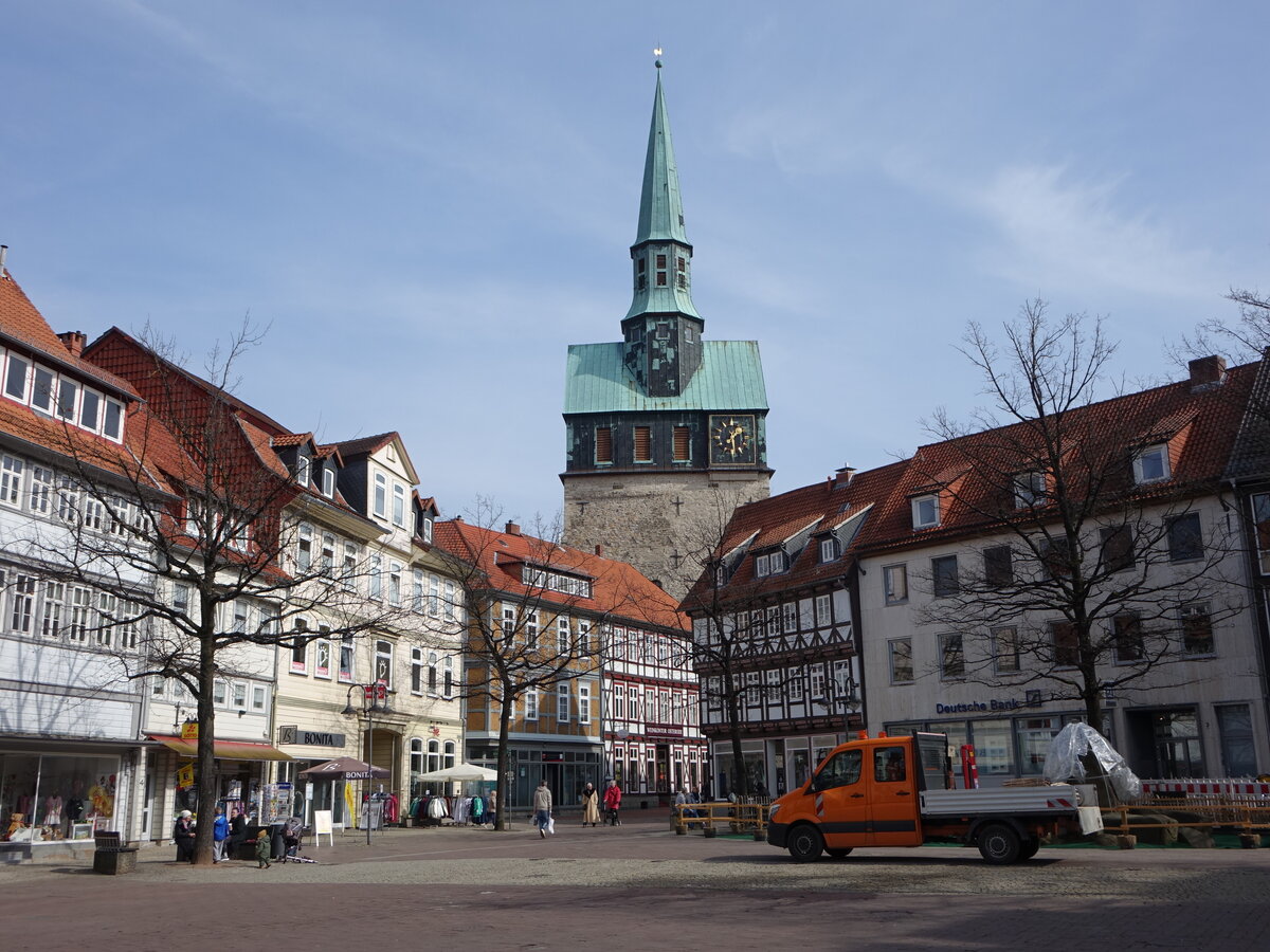 Osterode am Harz, Marktkirche St. gidien am Kornmarkt, mittelalterliche Saalkirche aus Bruchsteinen, erbaut ab 1367 (19.03.2024)