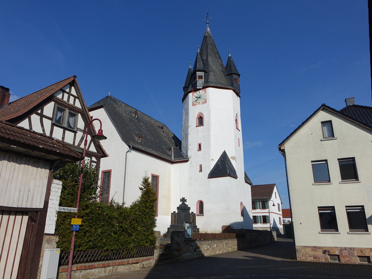 Ostheim, evangelische St. Martin Kirche, erbaut von 1749 bis 1750, Kirchturm 14. Jahrhundert (12.03.2022)
