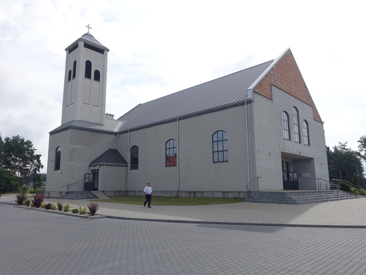 Ostrow Mazowiecka, Pfarrkirche der gttlichen Vorsehung, erbaut von 2010 bis 2012 (05.08.2021)