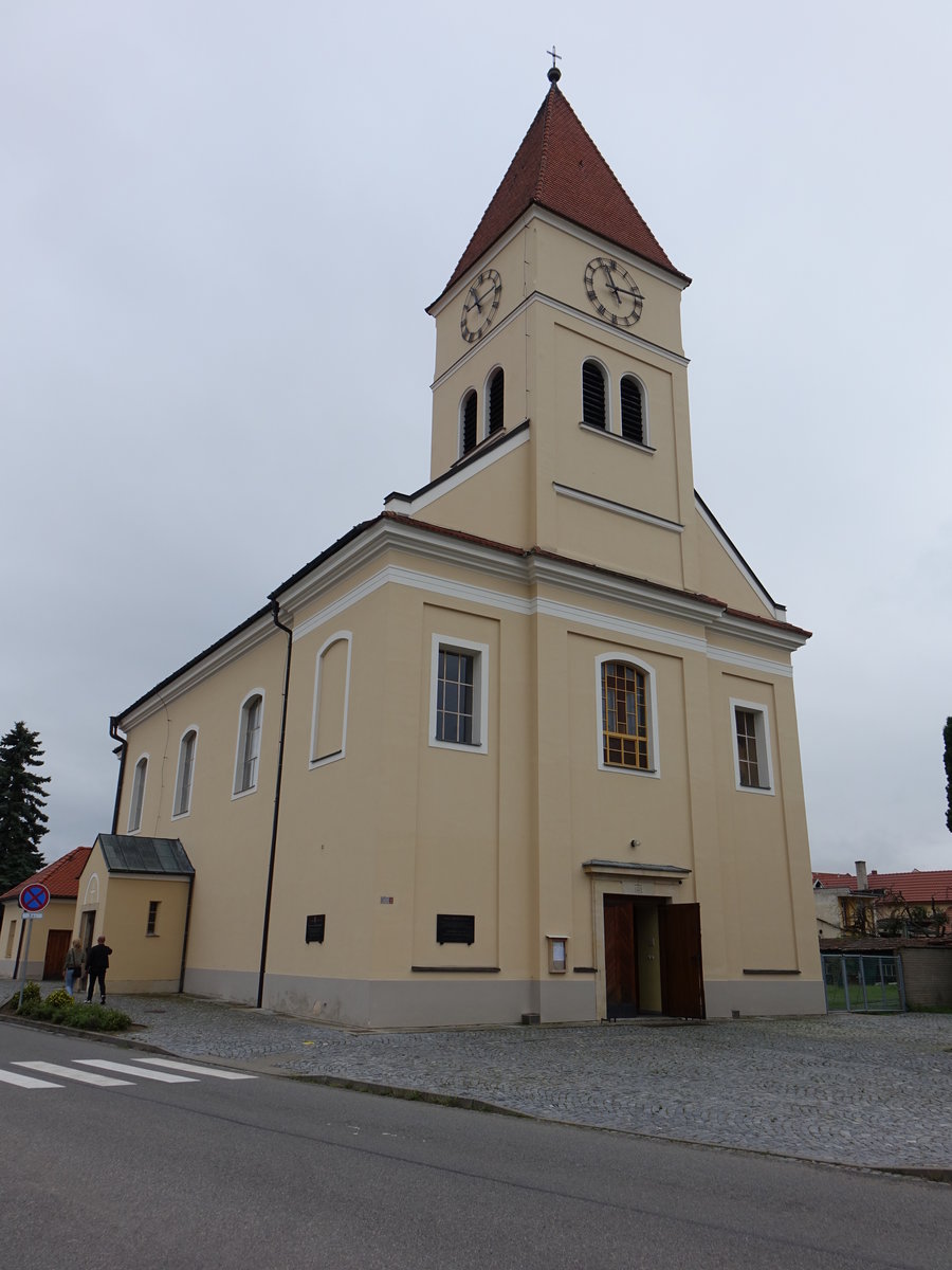 Ostrozska Nova Ves / Neudorf, Pfarrkirche St. Wenzel, erbaut von 1770 bis 1775 (04.08.2020)