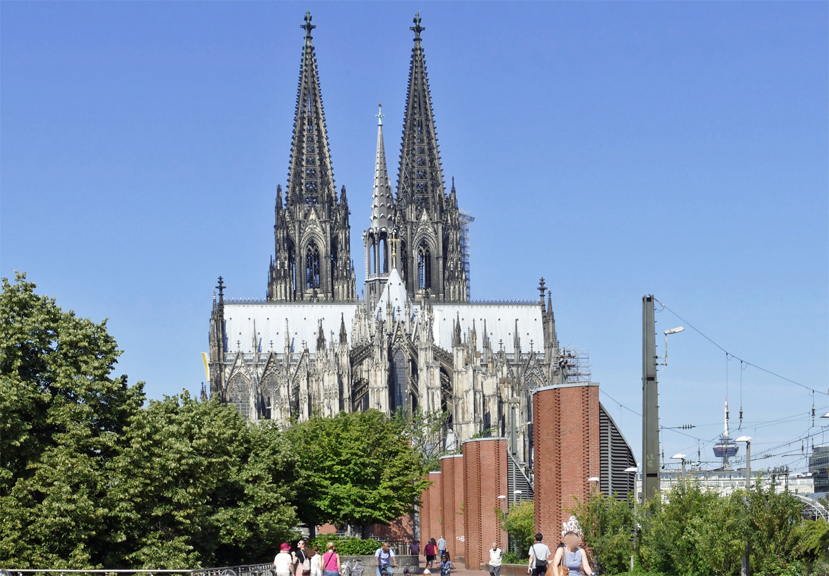 Ostseite des Klner Doms von der Hohenzollernbrcke aufgenommen - 23.06.2019