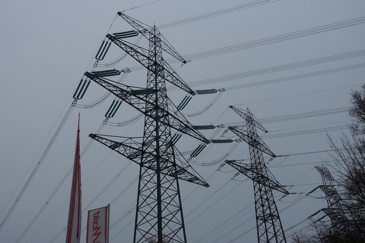 Oststeinbek/Stormarn am 13.11.2021: Ausleger an Tragmasten der Nord-Sd- Strom-Ringleitung /
14.02.2022 Harald Schmidt