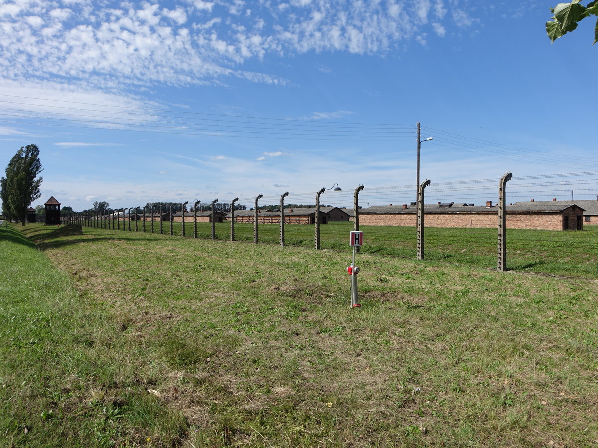 Oswiecim / Auschwitz, Baracken und Wachtrme am KZ Ausschwitz-Birkenau (05.09.2020)