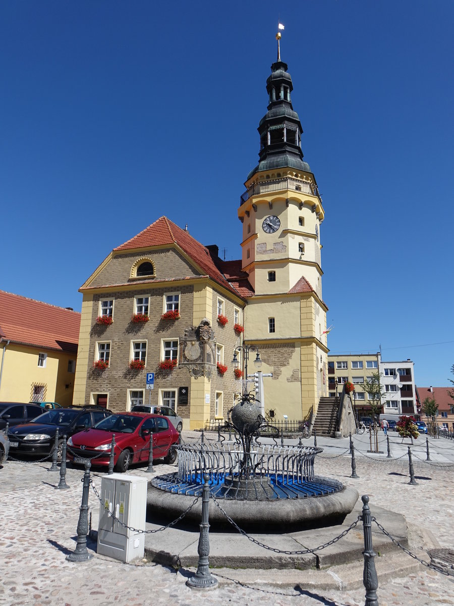 Otmuchov / Ottmachau, Renaissance Rathaus am Rynek Platz, erbaut 1538 (01.07.2020)