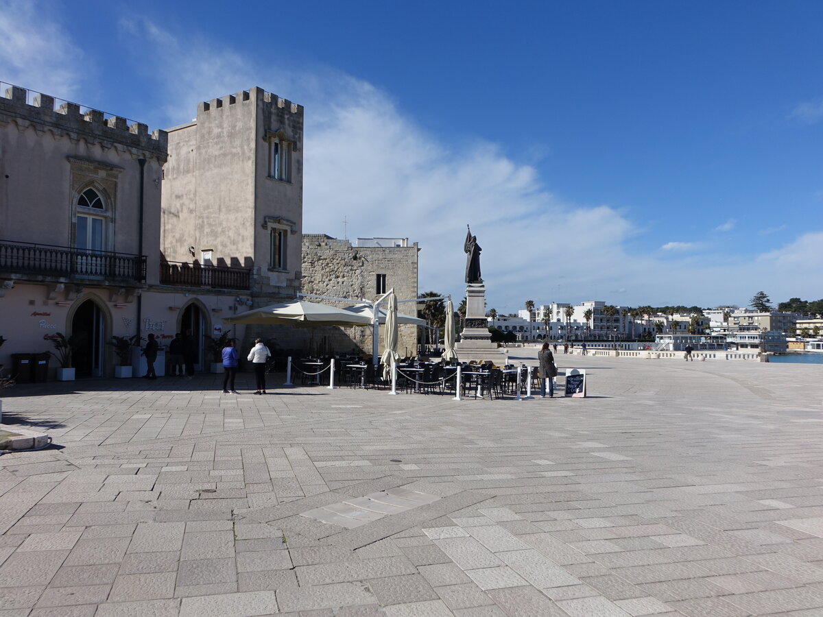 Otranto, Monument an der Lungomare degli Eroi (03.03.2023)