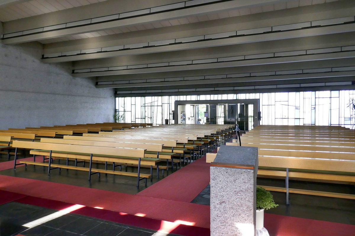 Ottenheim, Blick vom Altar in den Kirchenraum der katholischen Kirche, Sept.2020