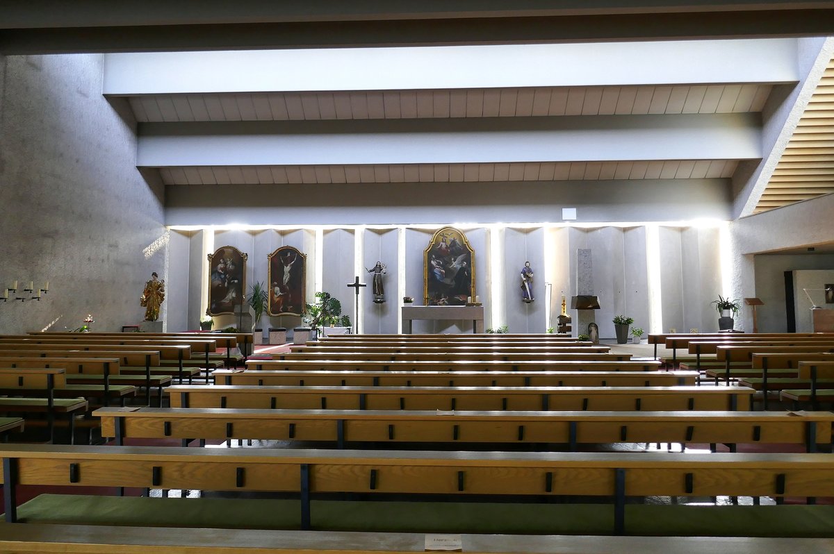 Ottenheim, Blick zum Altar in der katholischen Kirche, Sept.2020