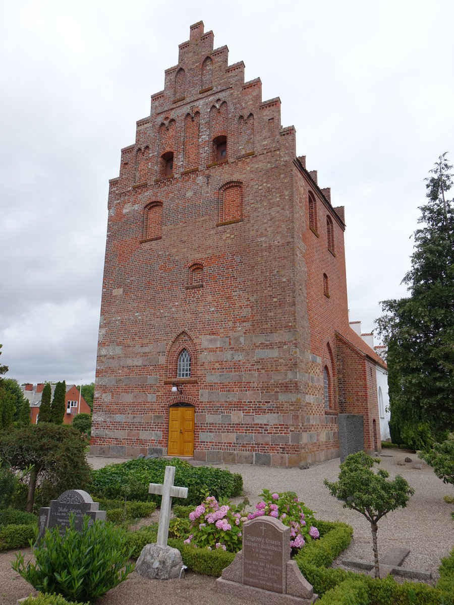 Otterup, romanische Ev. Lunde Kirche, erbaut im 12. Jahrhundert (21.07.2019)