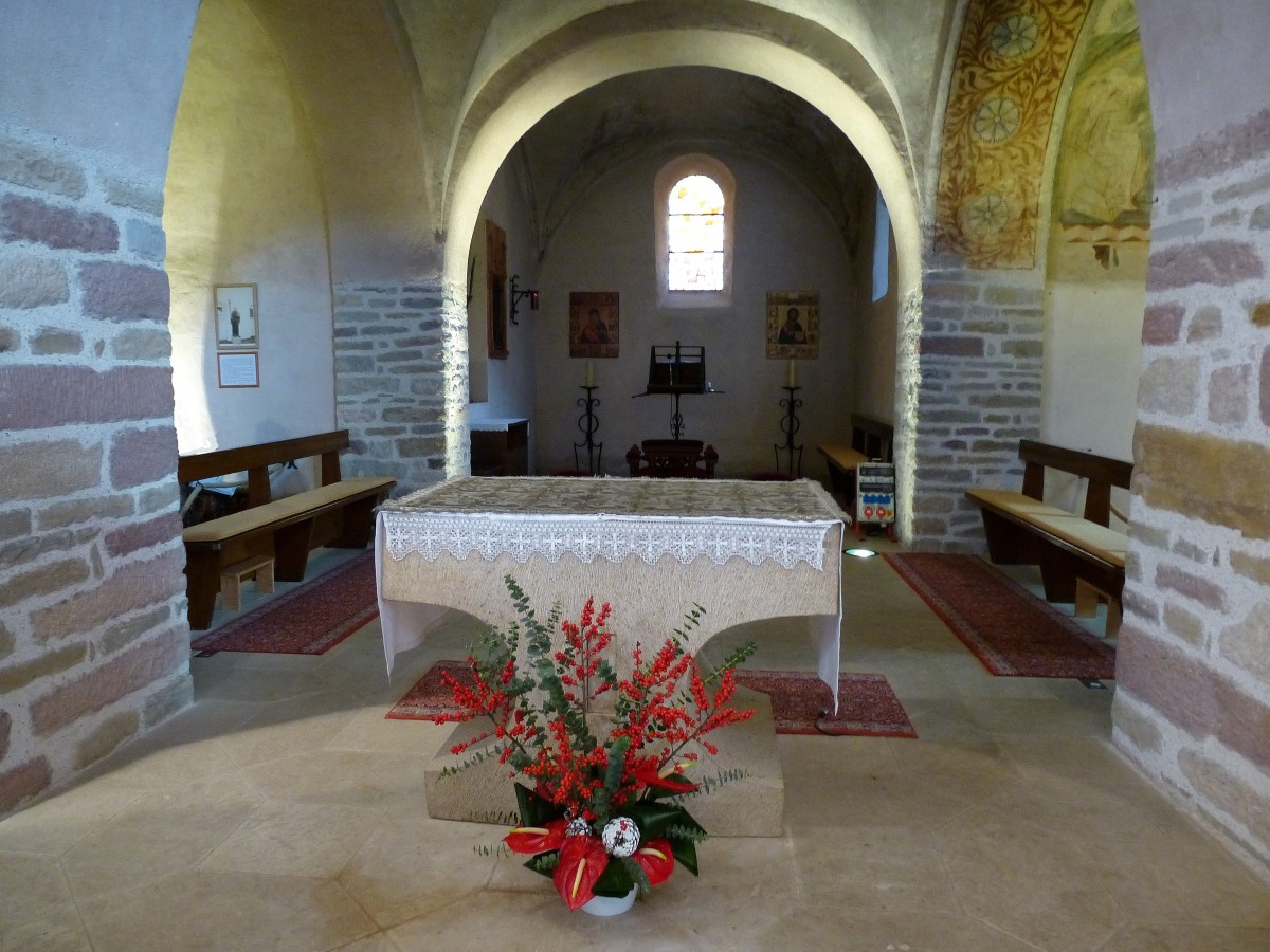 Ottmarsheim, Blick in den Altarraum der Abteikirche, Dez.2015