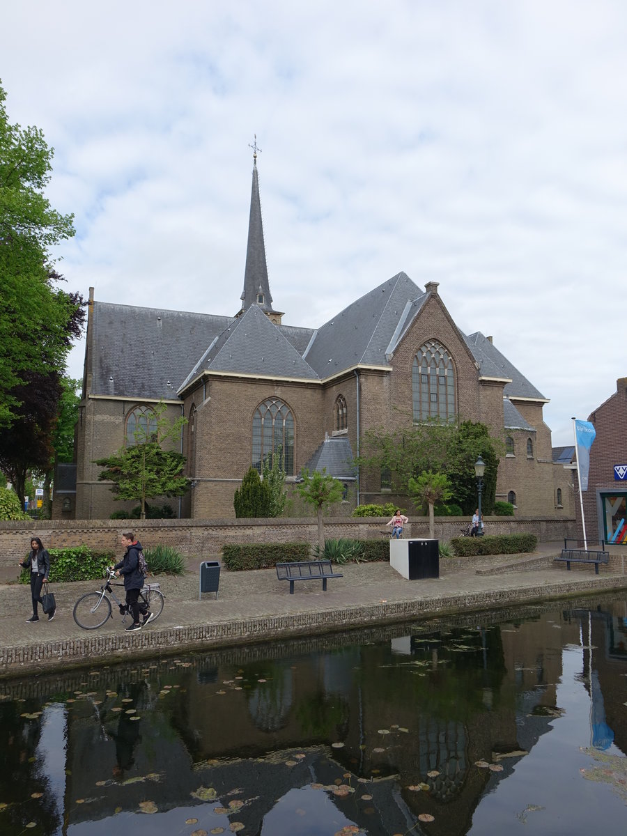 Oud-Beijerland, Ref. Kirche, erbaut ab 1650, Kirchturm von 1604 (11.05.2016)