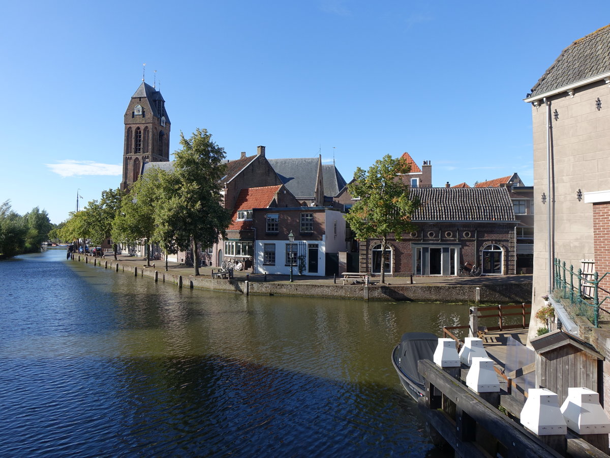 Oudewater, Noord Ijsselkade mit St. Michaels Kirche (22.08.2016)
