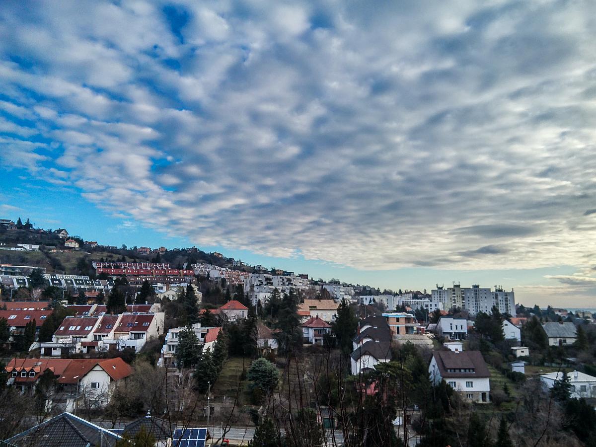 Pcs, Aussicht vom Dontusi Weg auf die Stadtteil  Mecsekoldal . Januar, 2020