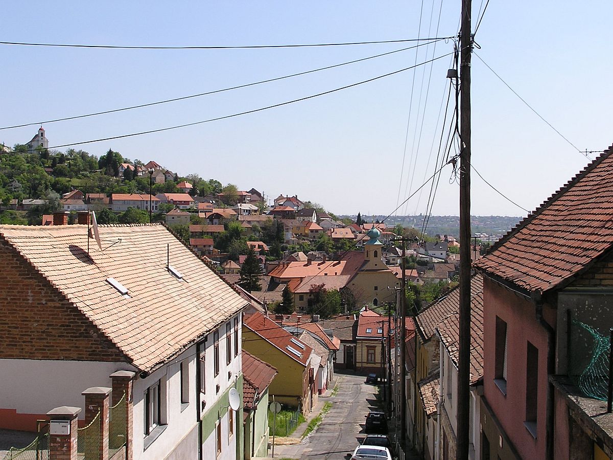 Pécs, Blick an den  Havihegy . (April 2010)