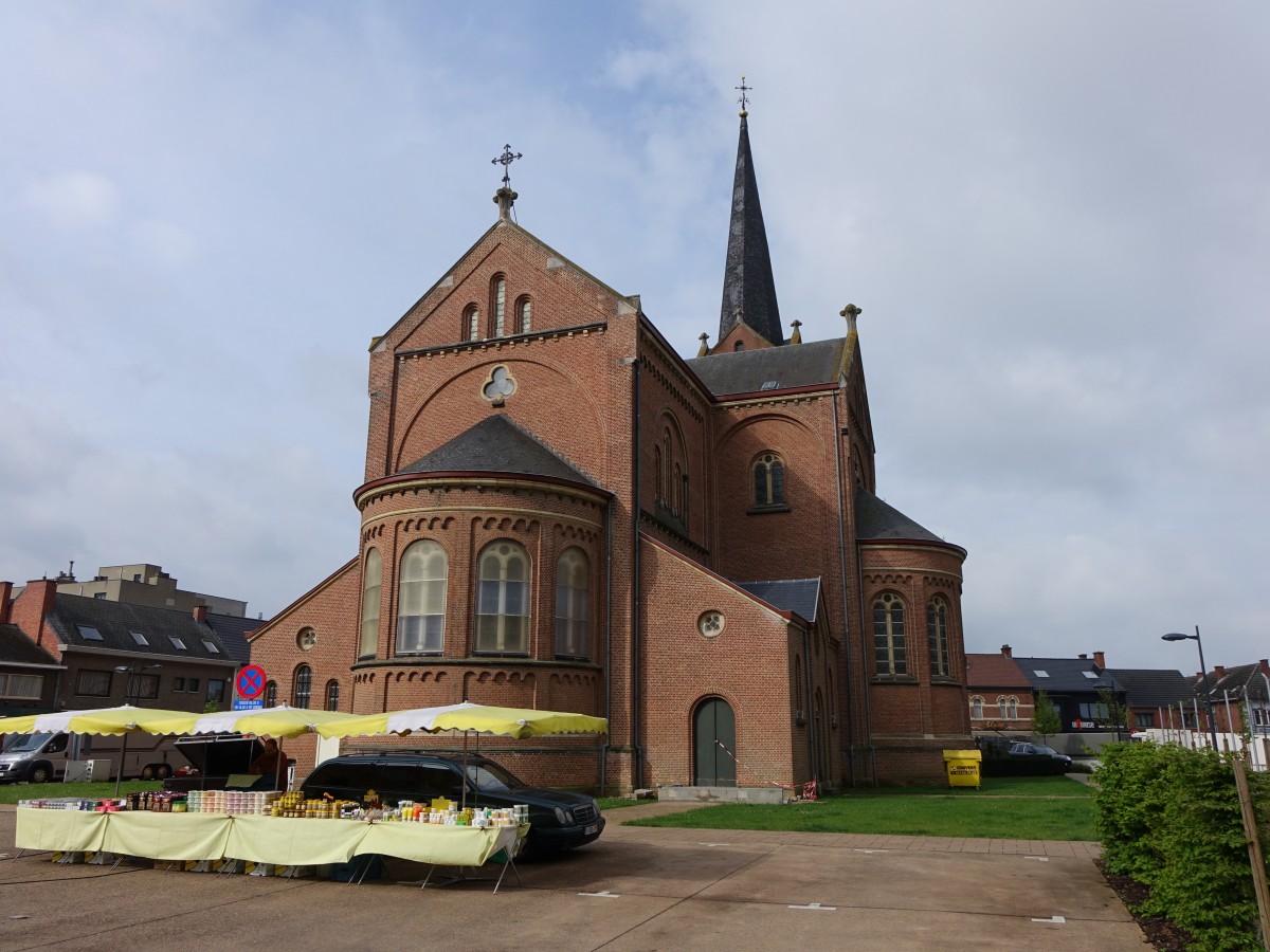 Paal, neoromanische St. Jan Kirche, erbaut von 1862 bis 1877 von Herman Jamine (26.04.2015)
