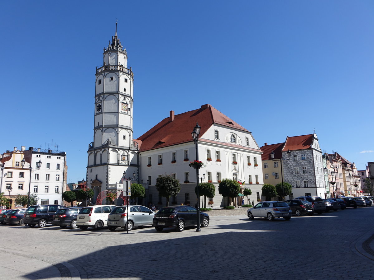 Paczkow / Patschkau, Rathaus aus dem 16. Jahrhundert am Rynek Platz (01.07.2020)