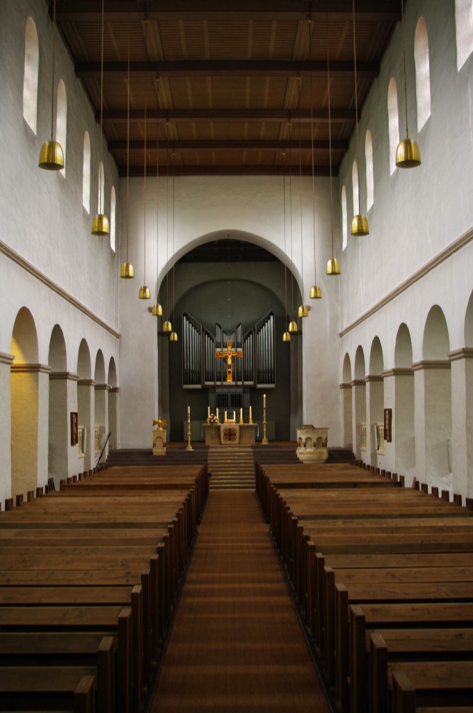 Paderborn, Langschiff der Abdinghofklosterkirche, Orgel von 1961 (10.05.2010)