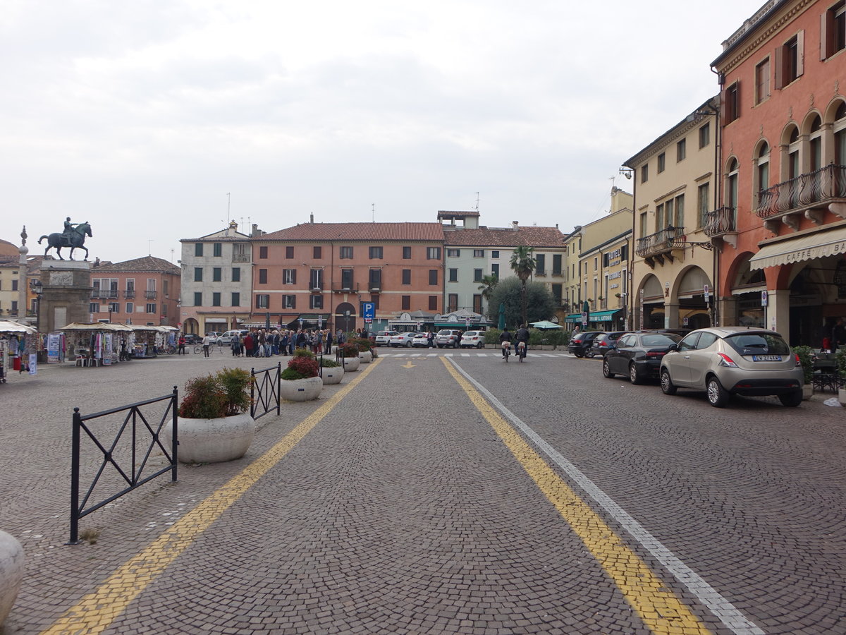 Padova/Padua, historische Huser an der Piazza del Santo (28.10.2017)
