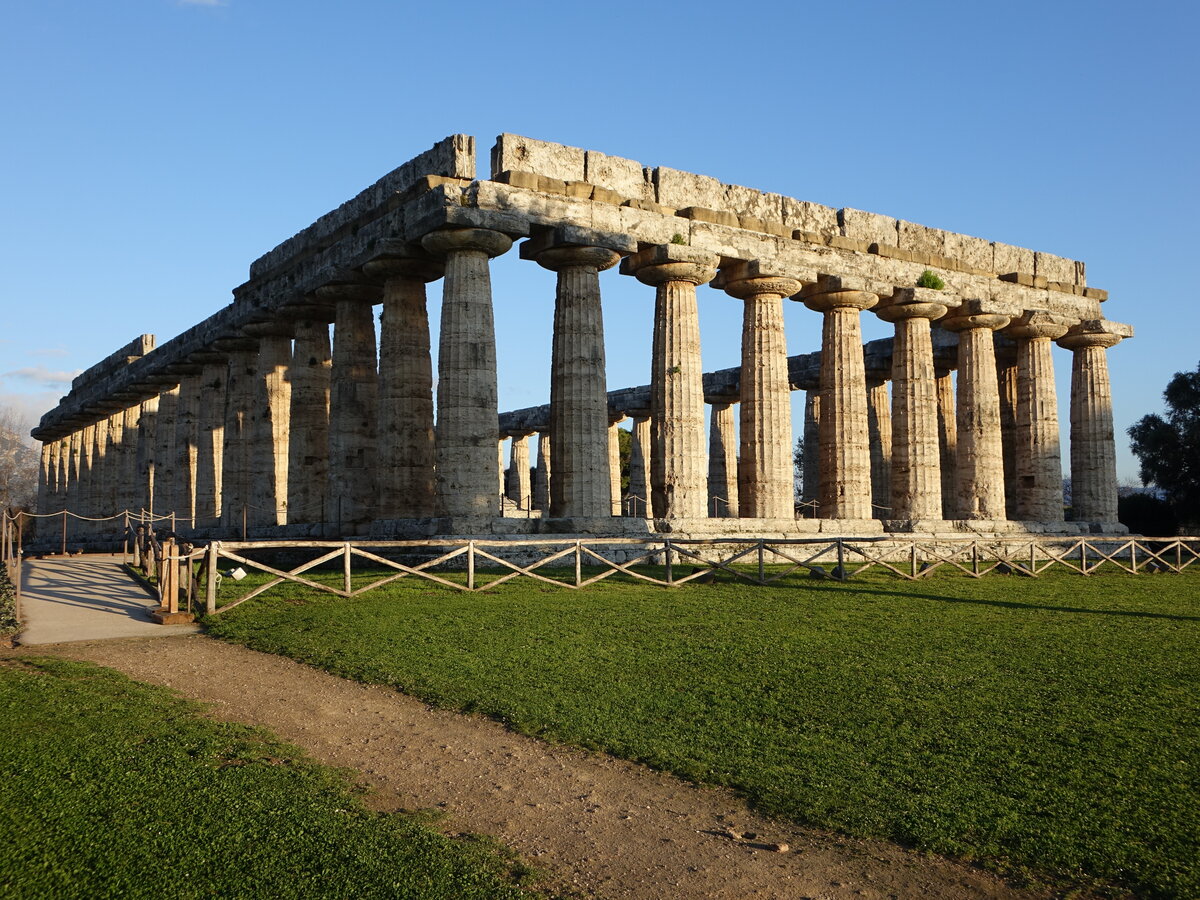 Paestum,  archaische Hera-Tempel, erbaut 540 v. Chr. (27.02.2023)