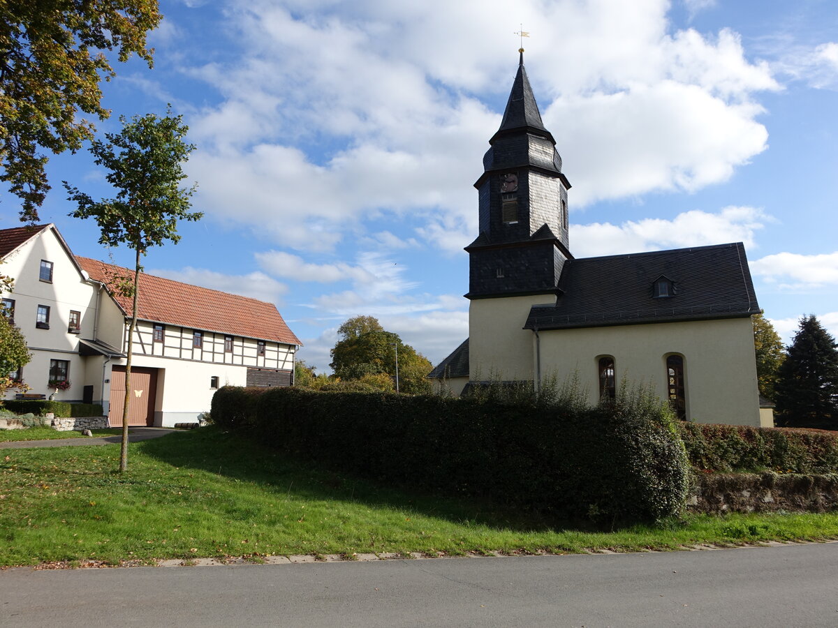 Pahnstangen, evangelische St. Peter und Paul Kirche an der Ortsstrae (19.10.2022)