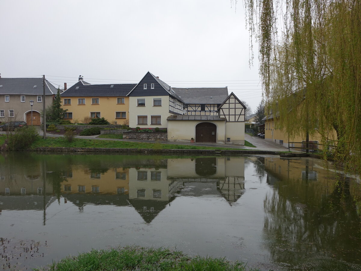 Pahren, Fachwerk Bauernhof am Dorfteich (29.04.2023)