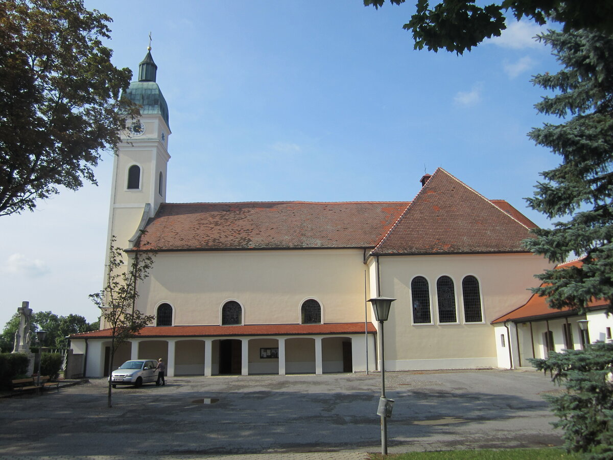 Pamhagen, Kreuzerhhungskirche, erbaut von 1745 bis 1754, 1950 erweitert (27.07.2014)