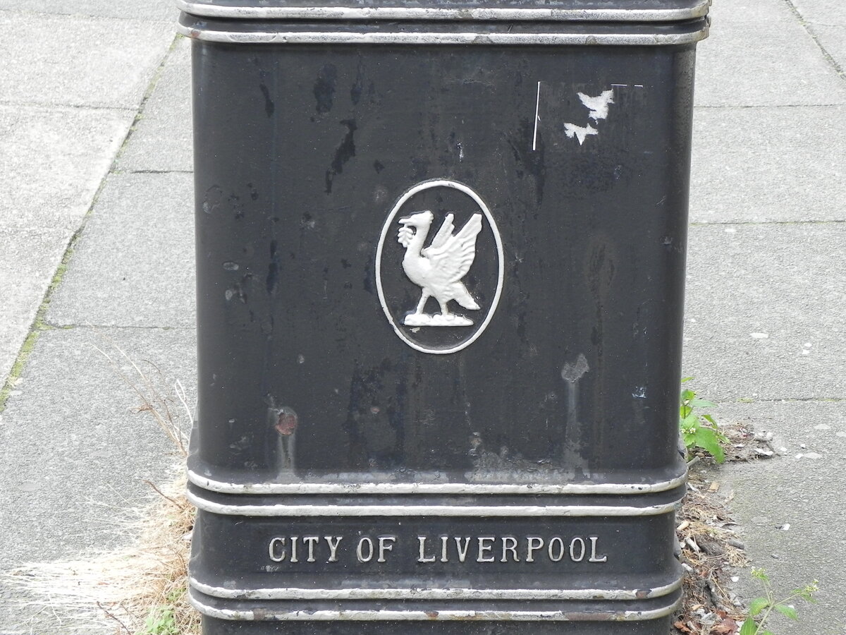 Papierkorb in Liverpool, am 13.09.2012. Ein Papierkorb ist ein Angebot an die Brger, ihren Abfall dort zu deponieren. Dies soll einer Vermllung der Stadt entgegenwirken.