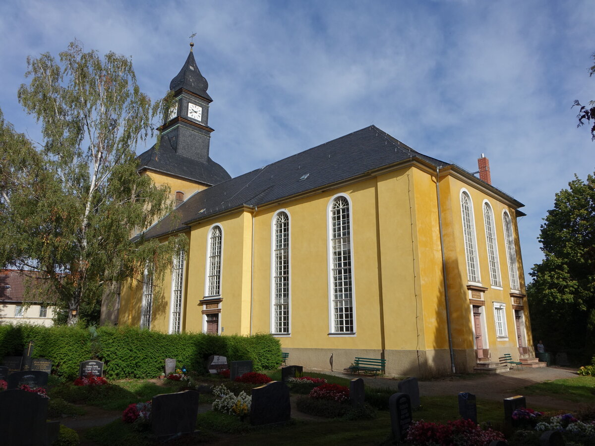 Pappendorf, evangelische St. Wenzel Kirche, erbaut 1839 durch Christian Friedrich Uhlig, Saalkirche im Rundbogenstil (18.09.2023)