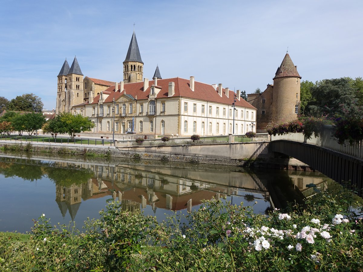 Paray-le-Monial, Schloss Ancien Prieure Notre Dame der bte von Cluny (22.09.2016)