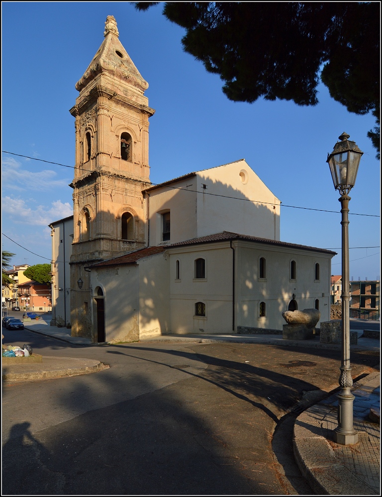 Parghelia - Chiesa della Madonna di Portosalvo mit wunderschnem alten Campanile am Ortseingang. Sommer 2013.