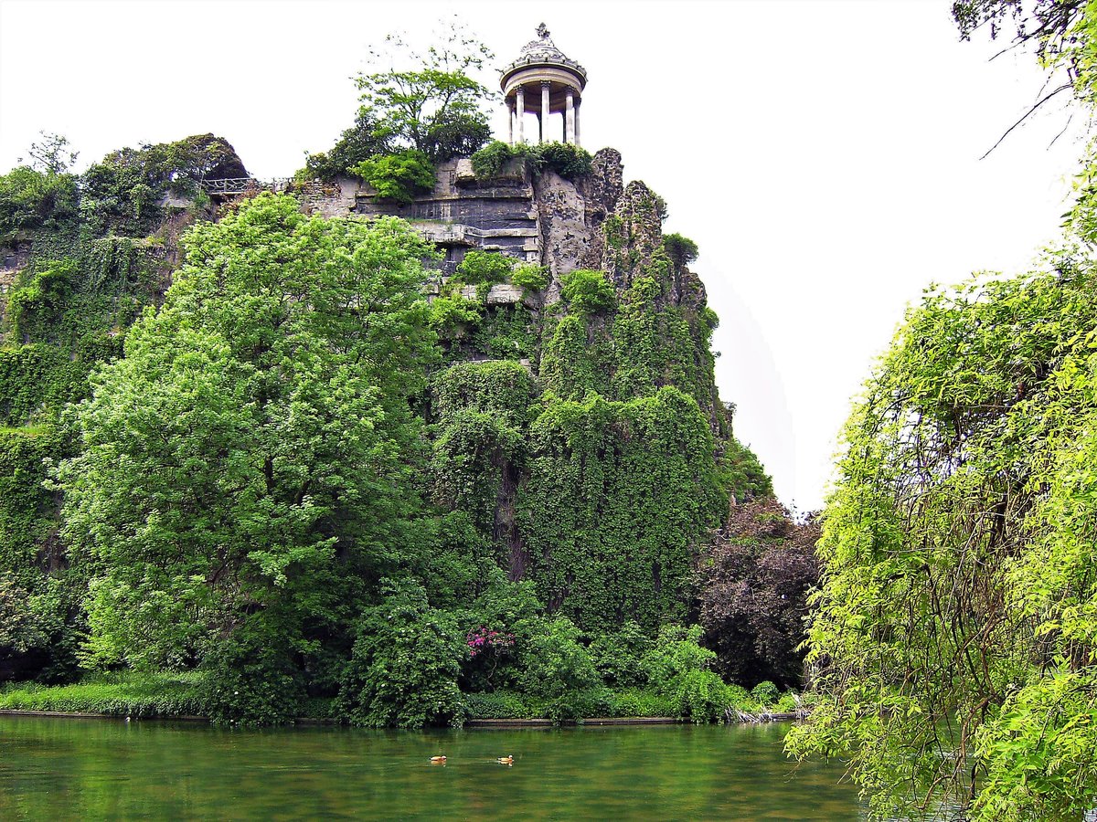 Paris, 19. Arrondissement. Parc des Buttes-Chaumont, le du Belvdre mit der Rotunde, genannt „Sibyllentempel“ - 09.05.2008