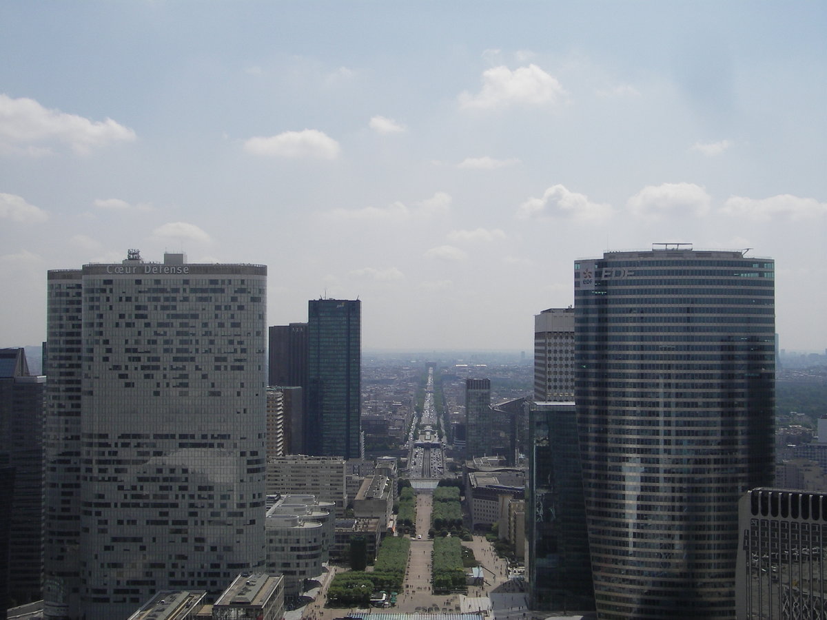 Paris. Blick auf die Avenue de la Grande-Arme mit Triumphbogen. Aufgenommen vom Grande Arche im Stadtteil La Defense am 20.07.2006.