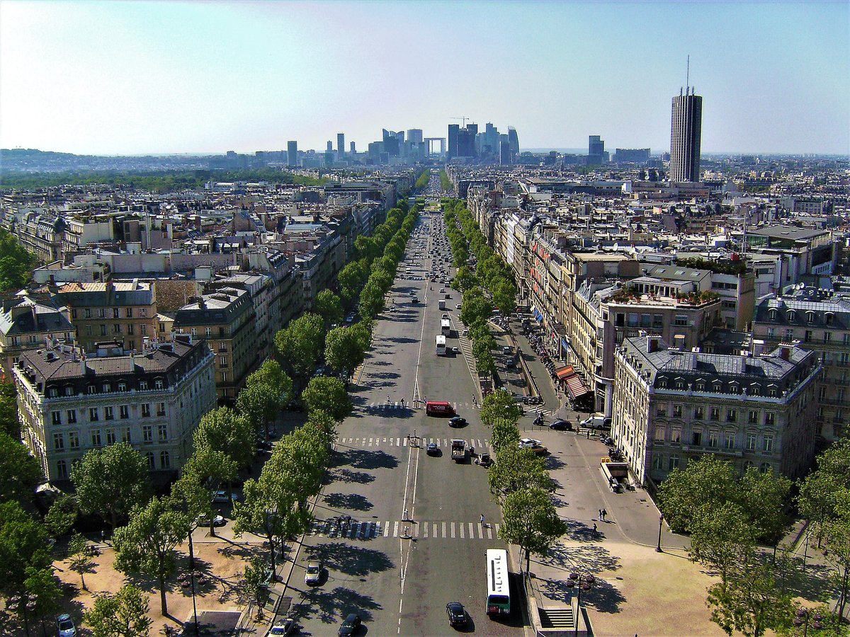 Paris, Blick in westlicher Richtung vom Arc de Triomphe auf La Dfense - 06.05.2008