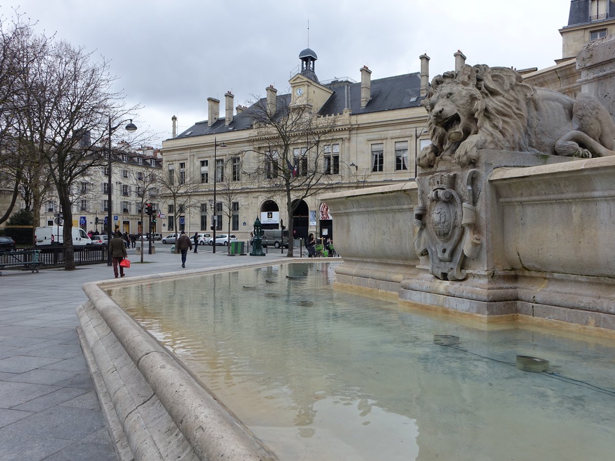 Paris, Massilon Brunnen und Rathaus des 6. Bezirks am Place Saint-Sulpice (31.03.2018)