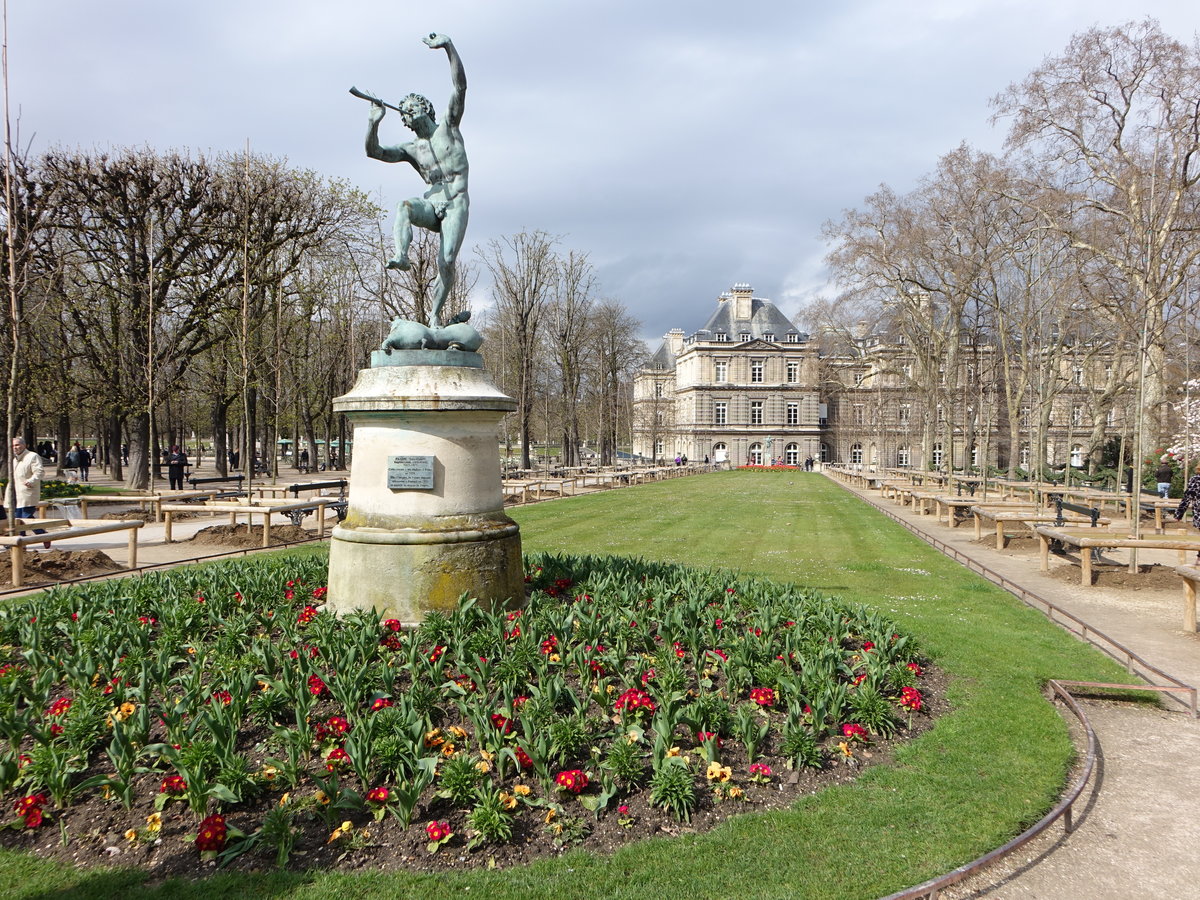 Paris, Skulptur von Faune Dansant im Jardin de Luxembourg (31.03.2018)