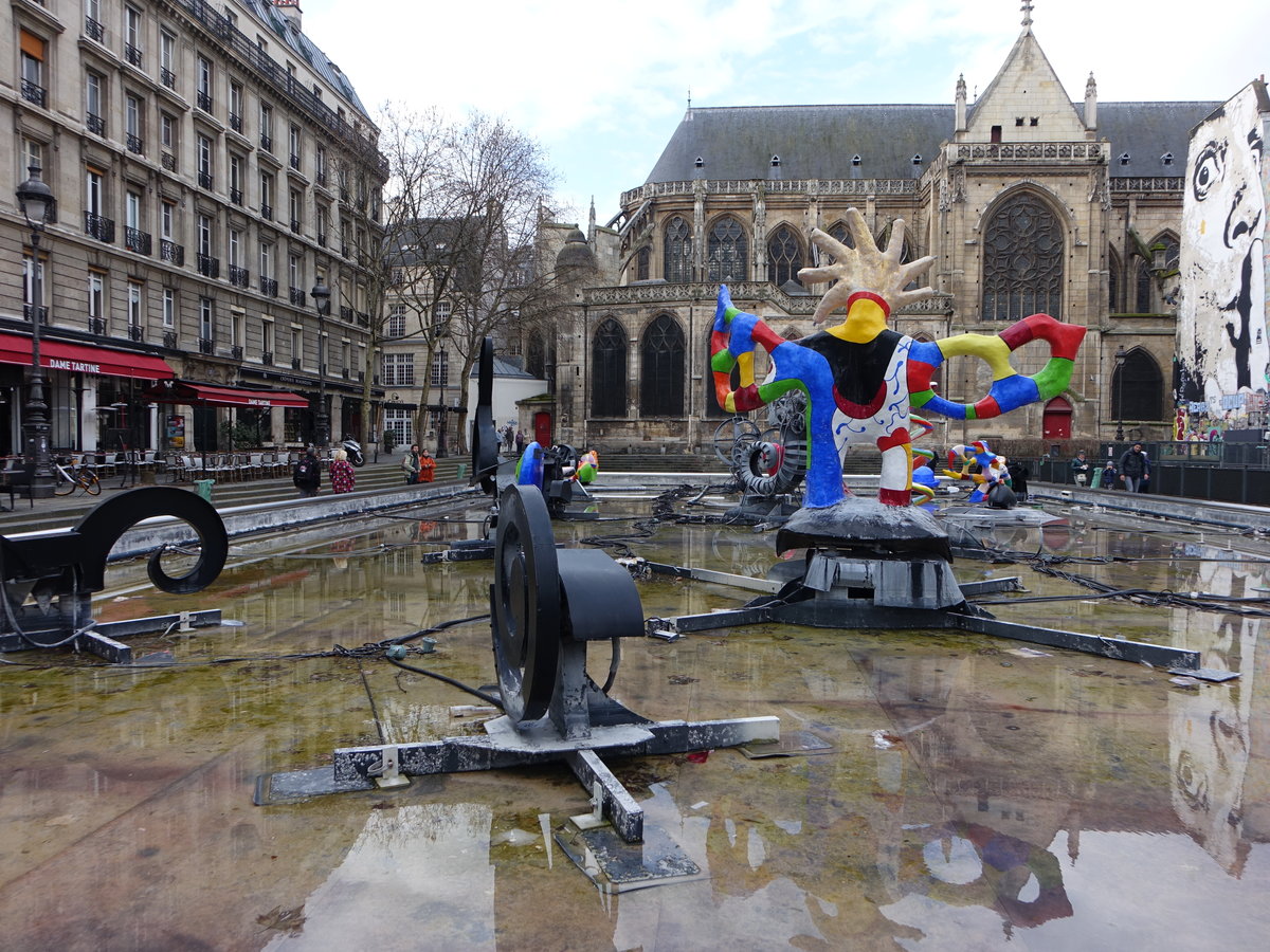 Paris, der Strawinski-Brunnen ist ein Brunnen auf dem Igor-Strawinski-Platz, er wurde von dem Schweizer Bildhauer Jean Tinguely zusammen mit seiner Lebenspartnerin, der franzsischen Knstlerin Niki de Saint Phalle, entworfen und 1982/83 ausgefhrt (31.03.2018)