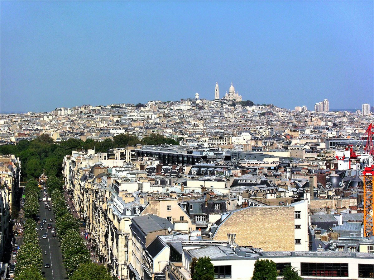 Paris, Zoom vom Arc de Triomphe in Richtung Montmartre und Sacr-Coeur Basilica - 06.05.2008