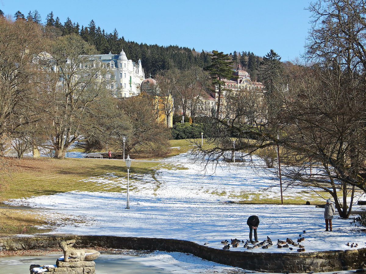 Parkanlage vor einigen restaurierten Hotels am 25. Februar 2018 in Marienbad.