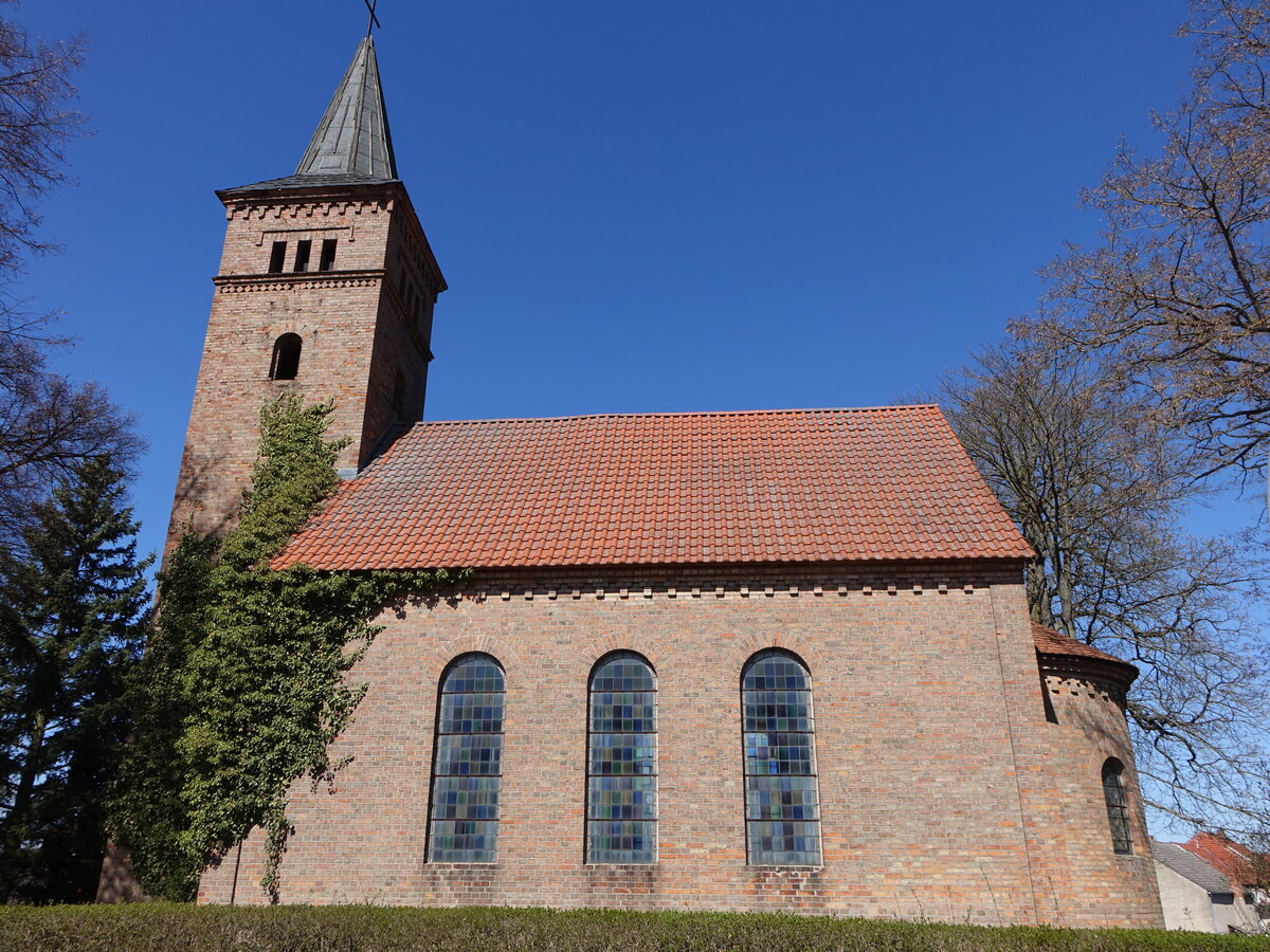 Parlow, evangelische Kirche, erbaut von 1860 bis 1863, Saalbau aus Backstein (09.04.2026)