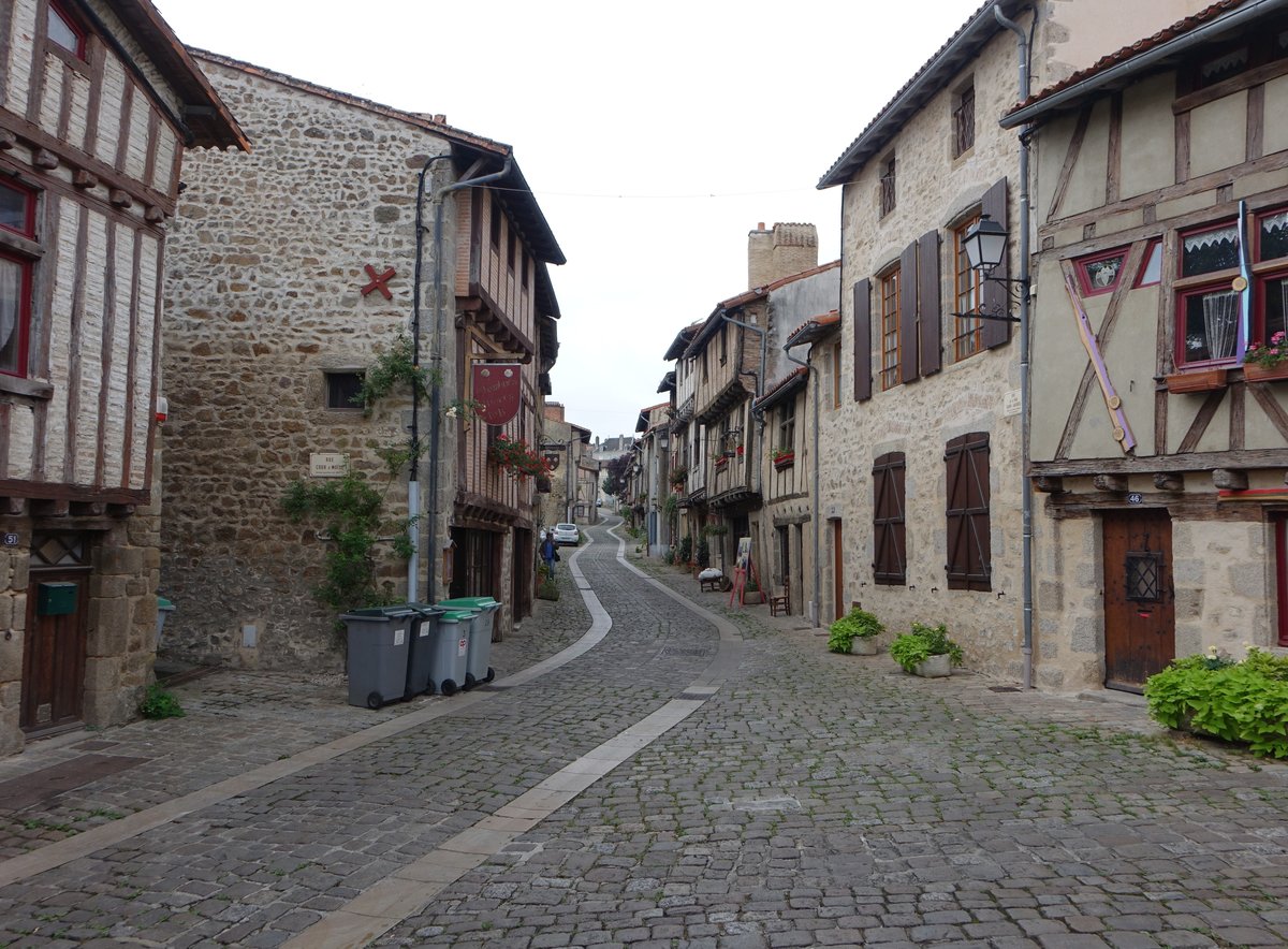 Parthenay, historische Huser in der Rue de la Vaux-St-Jacques (13.07.2017)