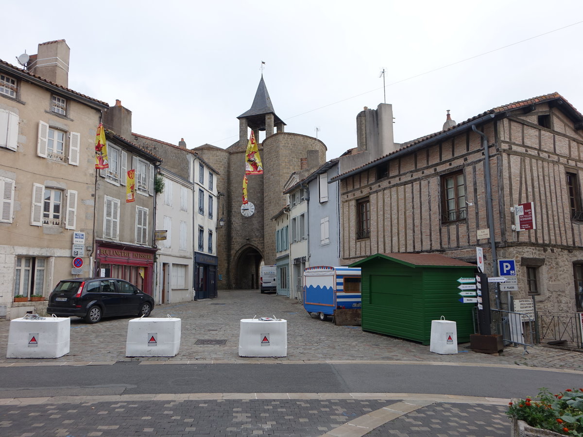 Parthenay, Porte de Horloge, gotisches Stadttor, erbaut im 15. Jahrhundert (13.07.2017)