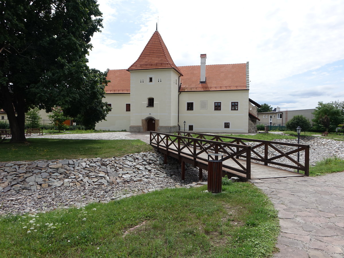 Partizanske, Wasserburg in der imonovianska Strae (05.08.2020)