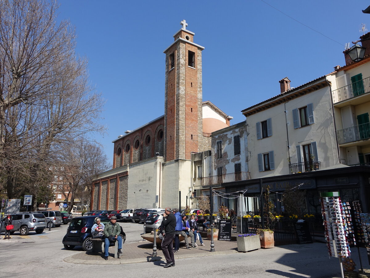 Passignano sul Trasimeno, Pfarrkirche St. Cristoforo, erbaut 1937 durch den Architekten Giuseppe Agamennone (26.03.2022)