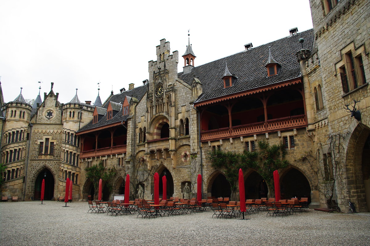 Pattensen, Innenhof vom Schloss Marienburg (10.05.2010)