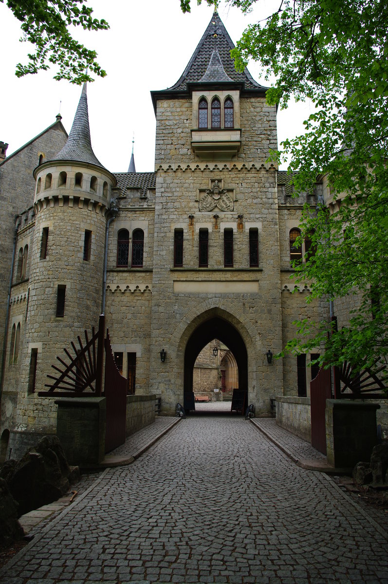 Pattensen, Schloss Marienburg, erbaut von 1858 bis 1869 durch Knig Georg V. von Hannover, Architekten Conrad Wilhelm Hase und Edwin Oppler (10.05.2010)