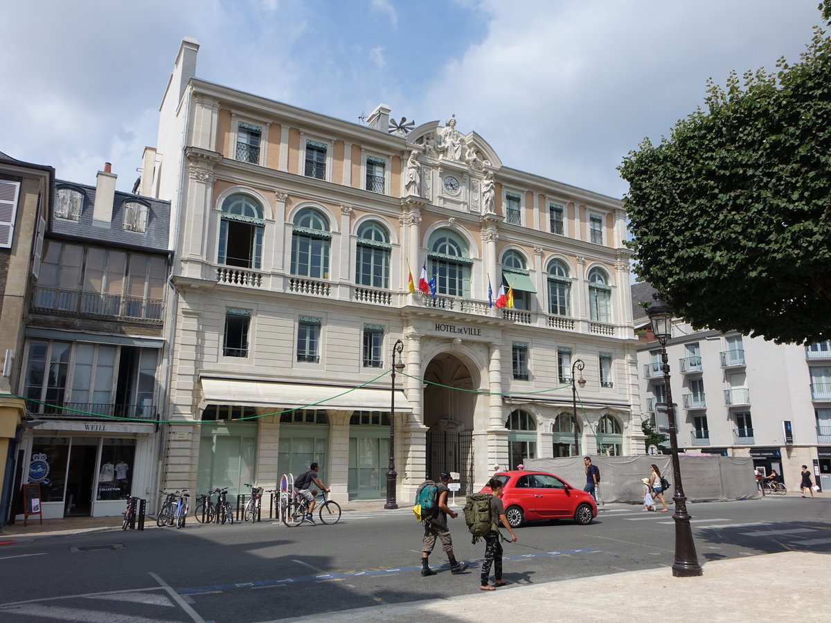 Pau, altes Rathaus am Place Royale, erbaut 1862 (27.07.2018)