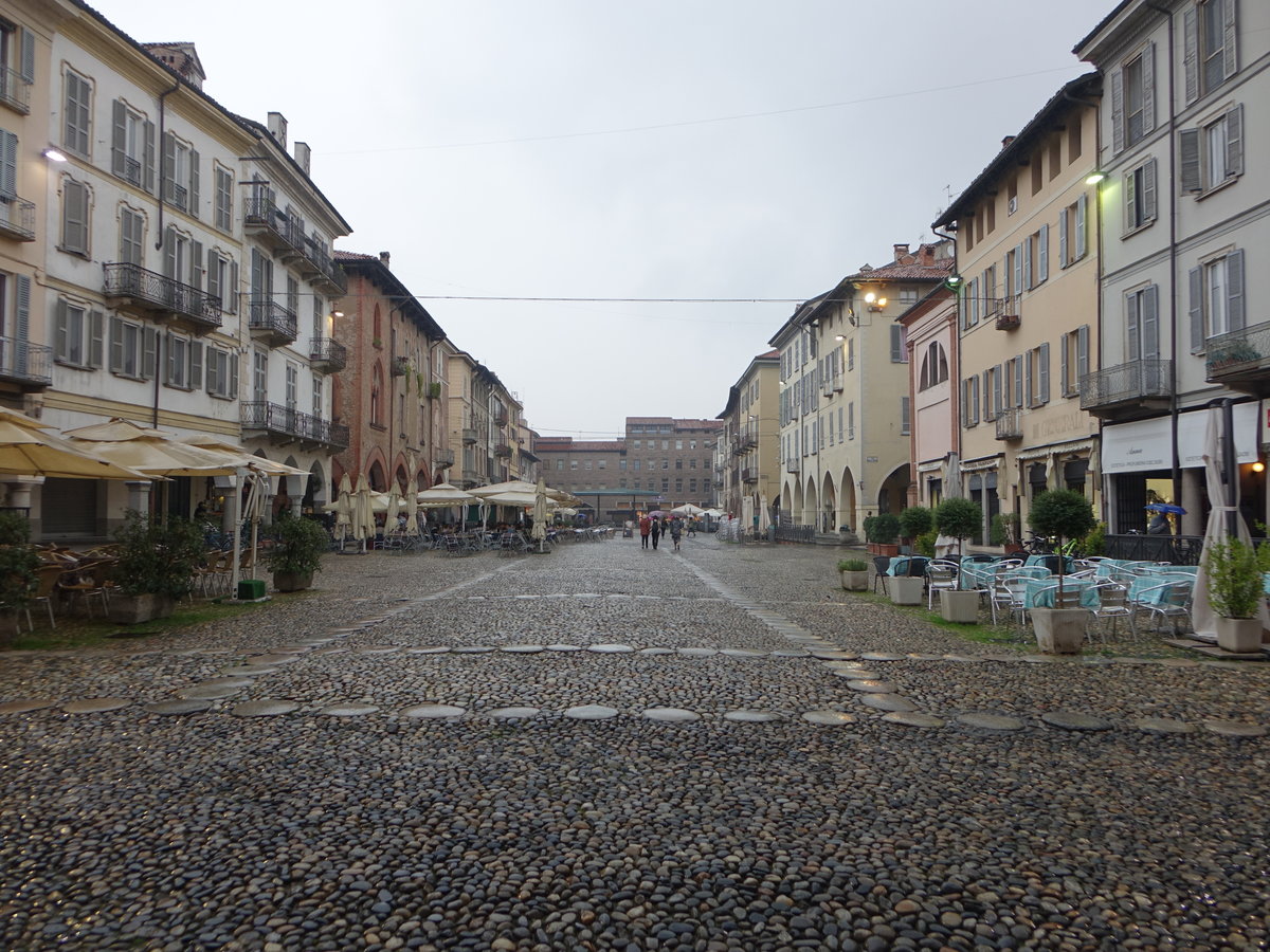 Pavia, Gebude an der Piazza della Vittoria (01.10.2018)