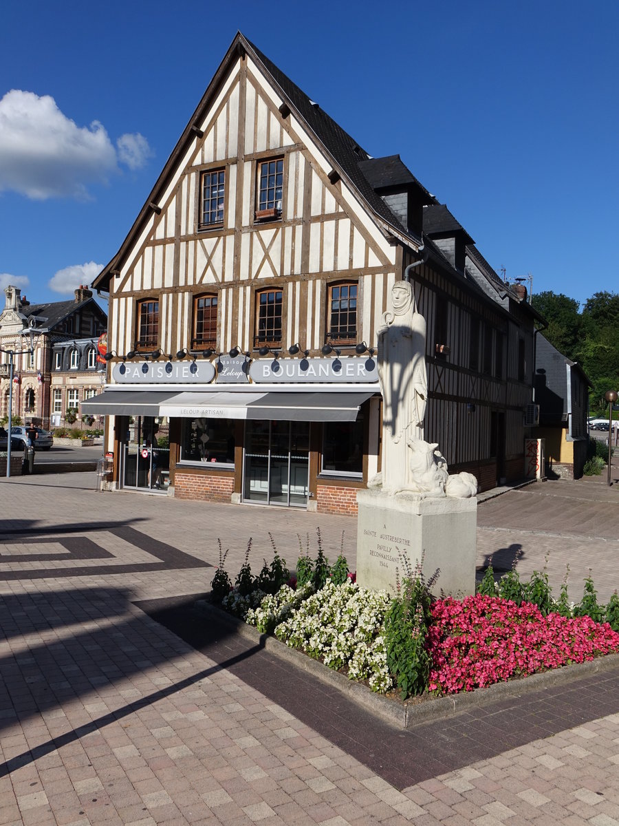 Pavilly, St. Austreberte Denkmal an der Rue Noel Fauvel (14.07.2016)